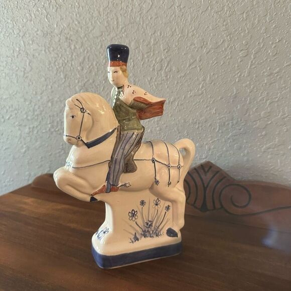 Rye Pottery Canterbury Tales The Squire - Picture 2 of 5